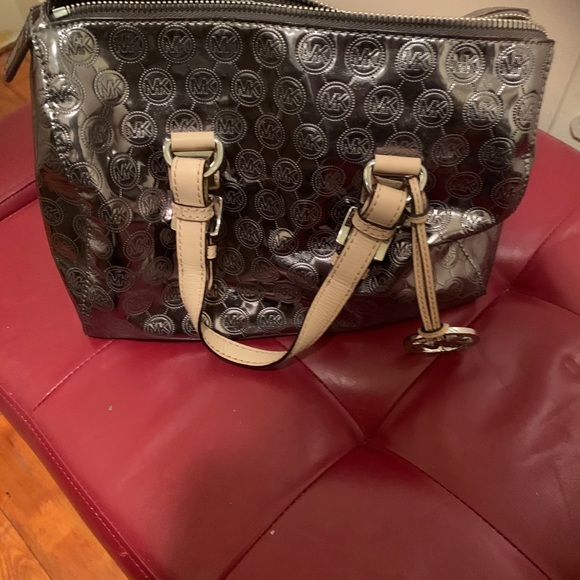 Michael Kors Handbag. GUC - Picture 3 of 10
